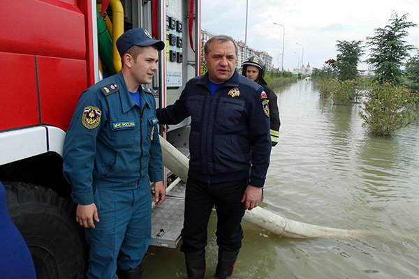 Пострадавшим от наводнения в Сочи начали выплачивать страховки