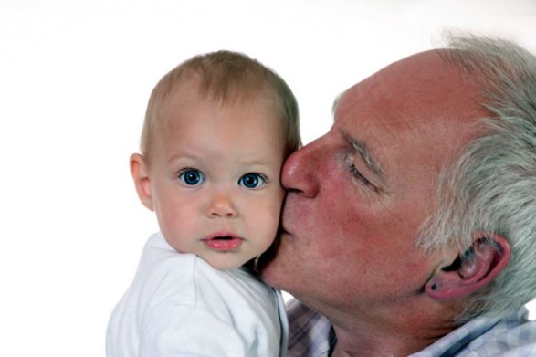 Ученые: Возраст отца влияет на продолжительность жизни потомства