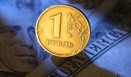 Рубль снижается к доллару и ев...